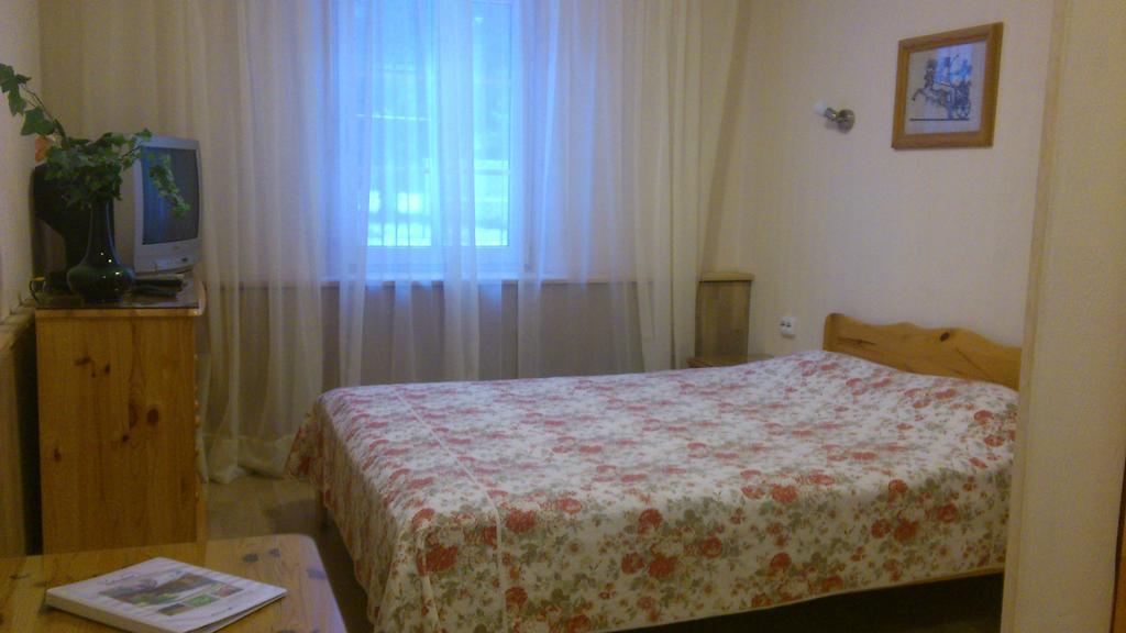 Pansionaat Valentina Hotel นาร์วา-โยเอซู ภายนอก รูปภาพ