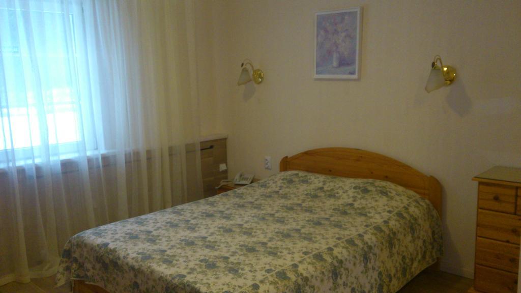 Pansionaat Valentina Hotel นาร์วา-โยเอซู ภายนอก รูปภาพ